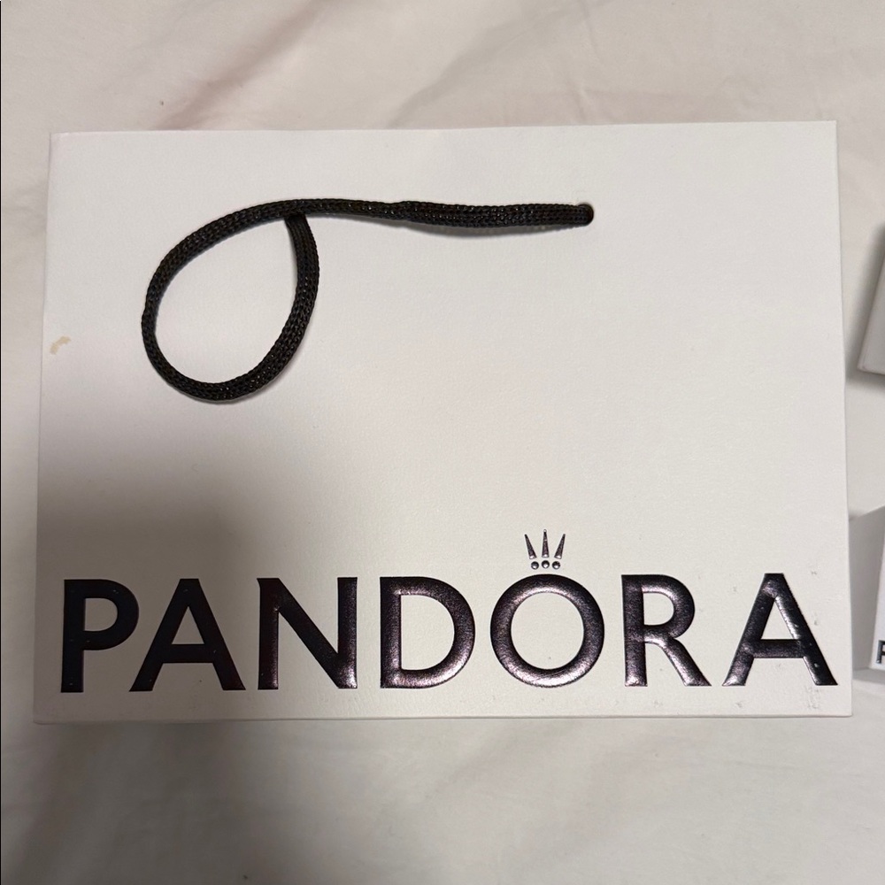 Pandora Elegant White Gift Boxes - Picture 2 of 5
